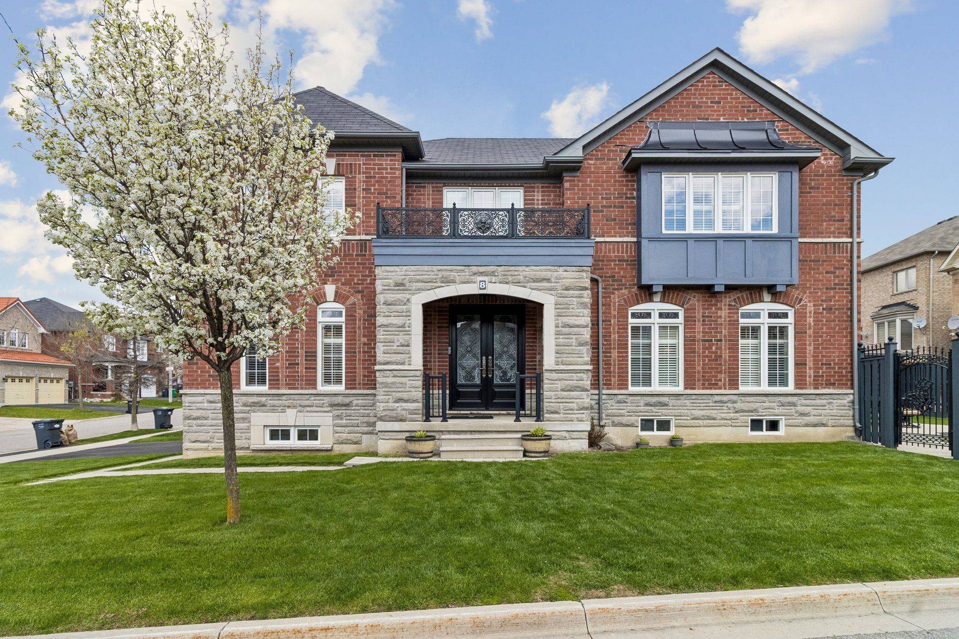8 Seastar RD, Brampton, ON L6Y 0N9