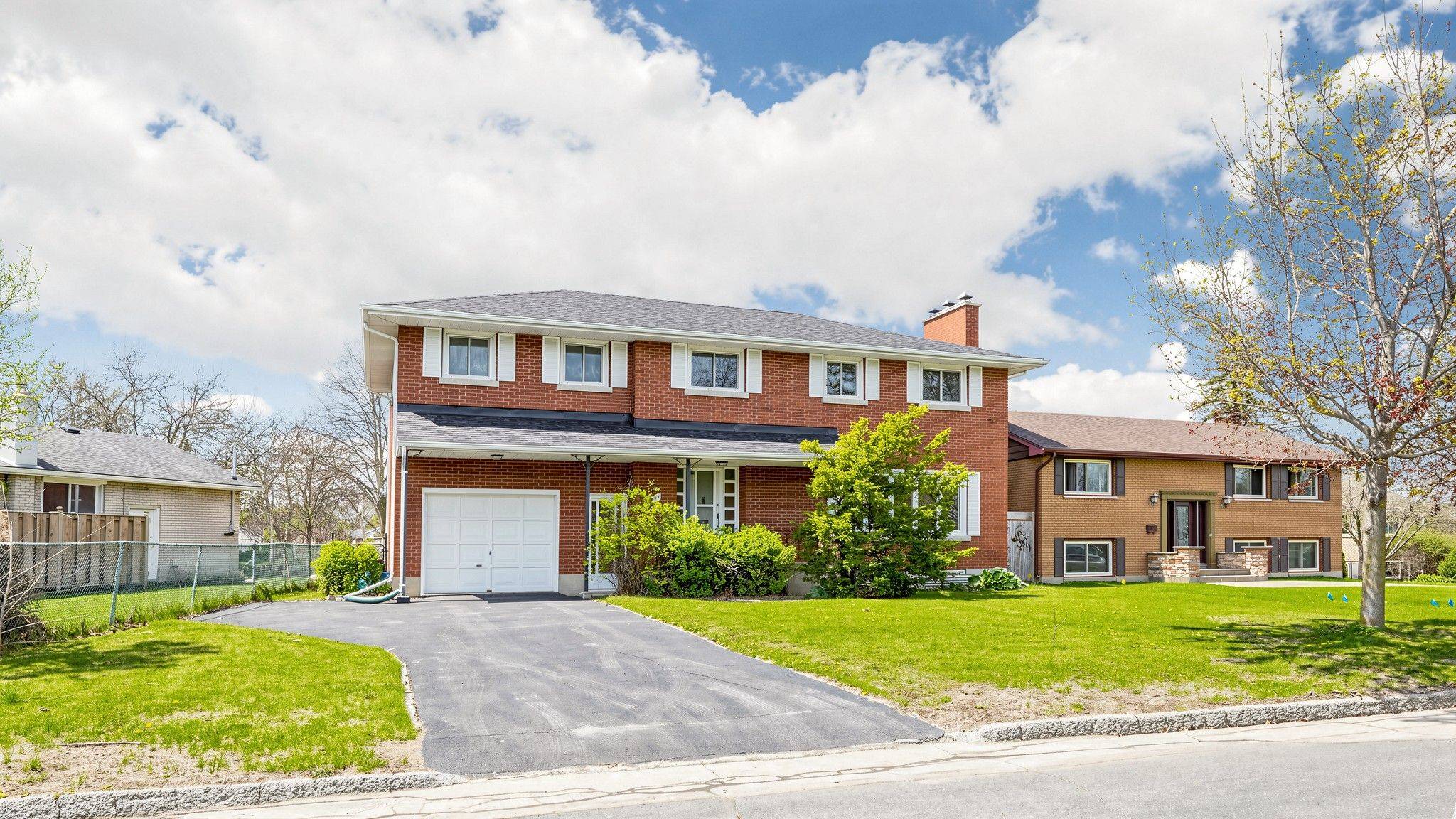 14 Machar PL, Kingston, ON K7M 1L6