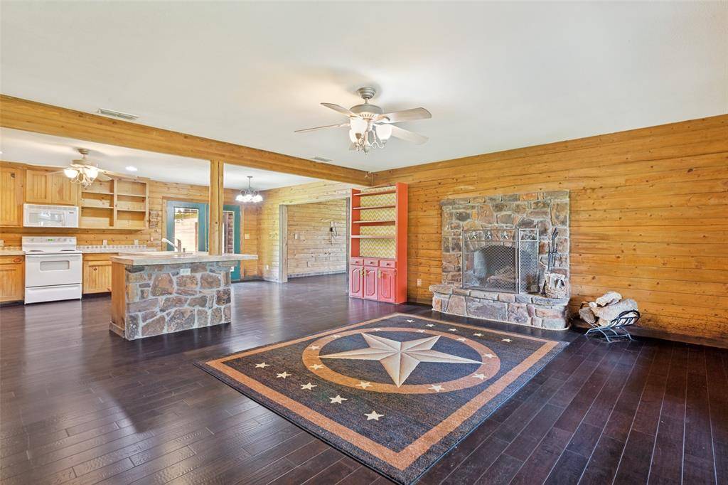 2700 Harwell Lake Road, Weatherford, TX 76088