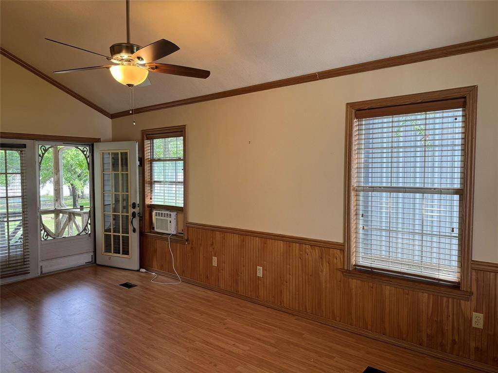 306 Oak Street, Nocona, TX 76255