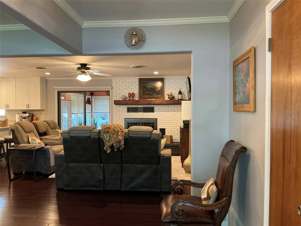 900 N Elm Street, Comanche, TX 76442