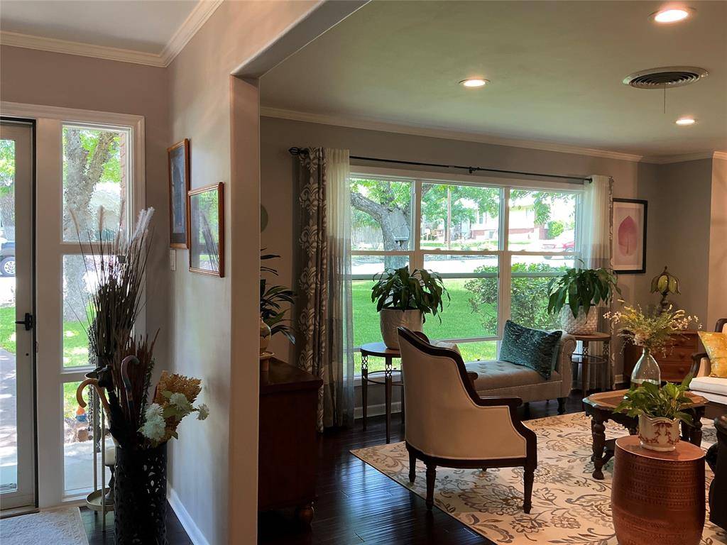 900 N Elm Street, Comanche, TX 76442