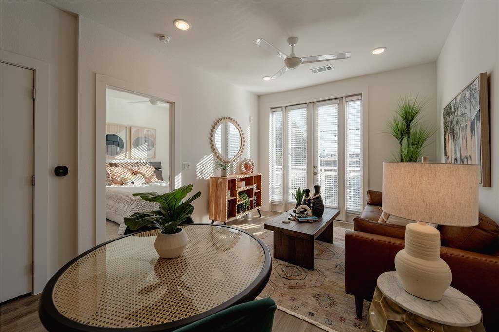 105 S Bishop Avenue #227-1220, Dallas, TX 75208