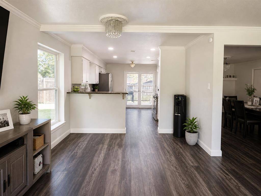 2442 Club Manor Drive, Dallas, TX 75237