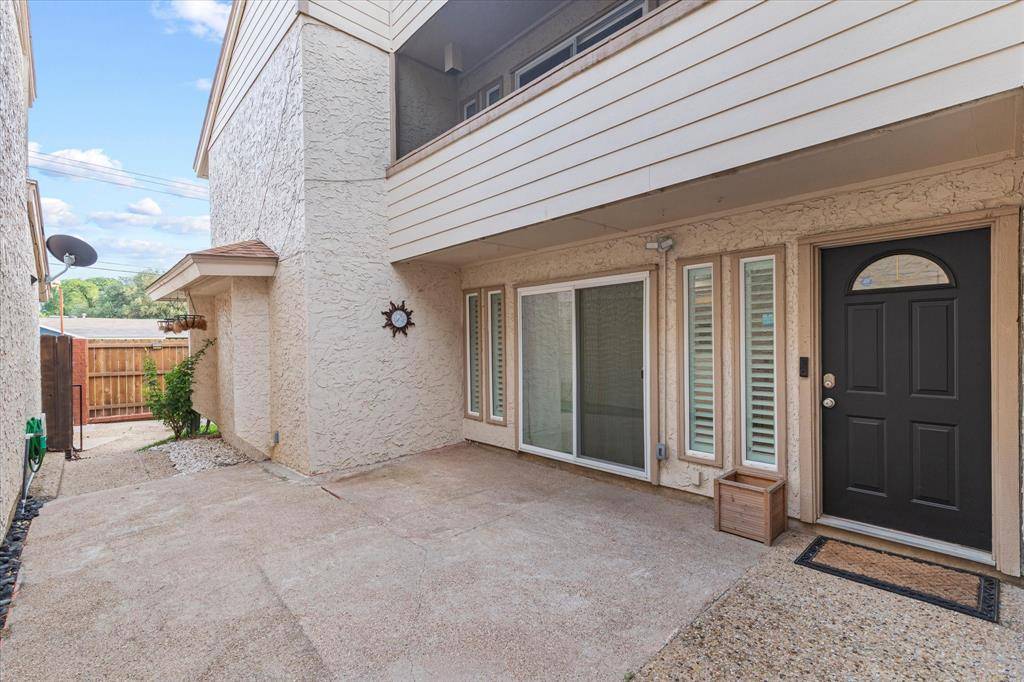 4 Oakbrook Drive, Lewisville, TX 75057
