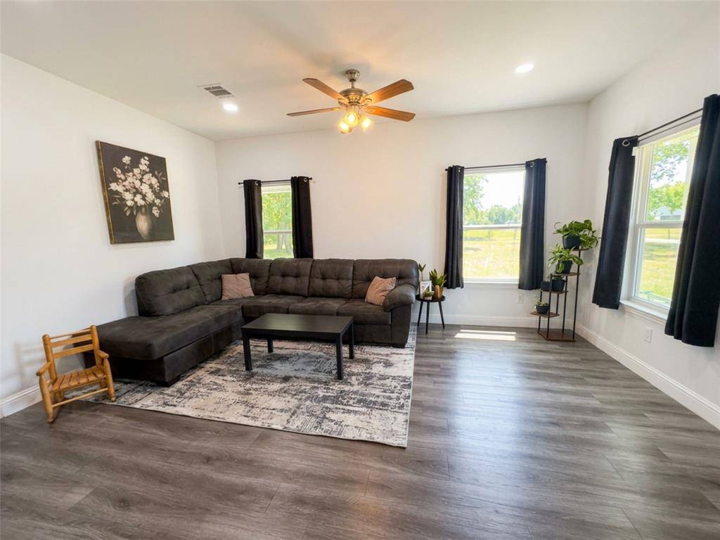 105 E 17th Avenue, Corsicana, TX 75110