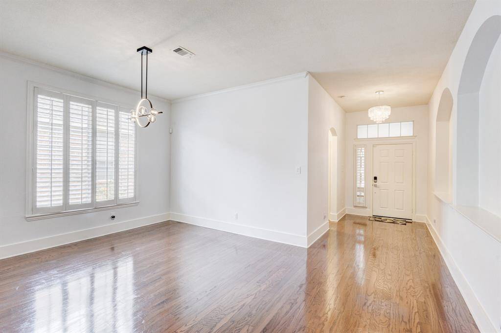 9718 Wolf Creek Drive, Irving, TX 75063
