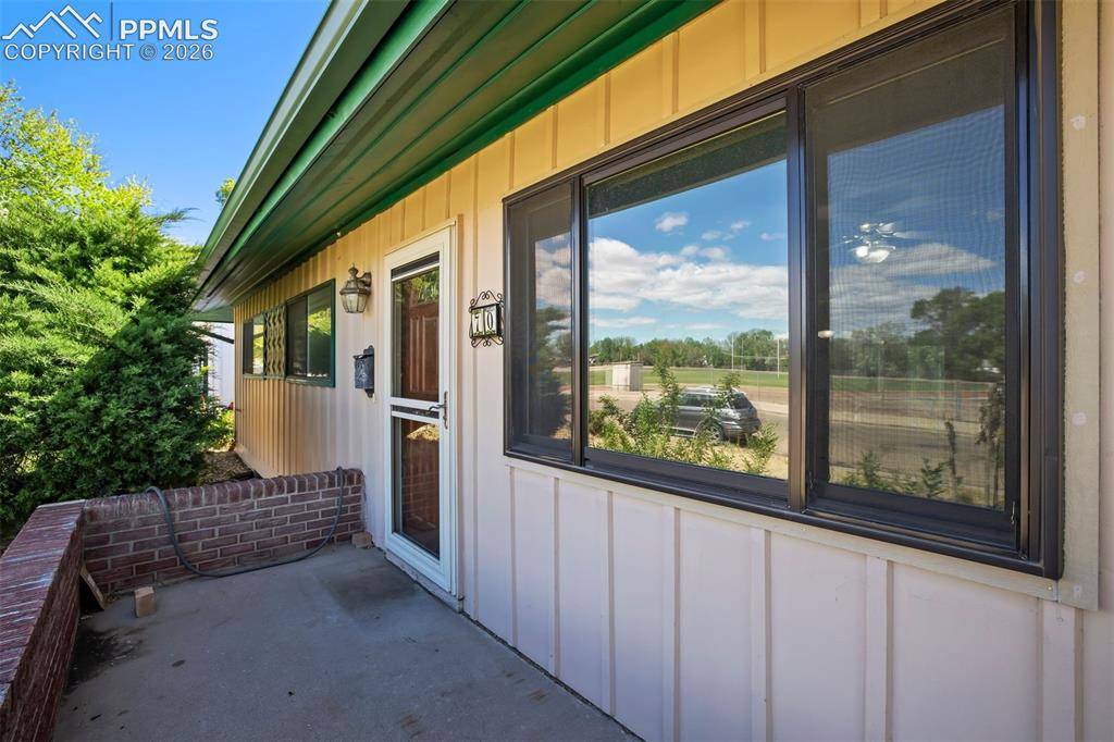 70 Caledonia RD, Pueblo, CO 81001