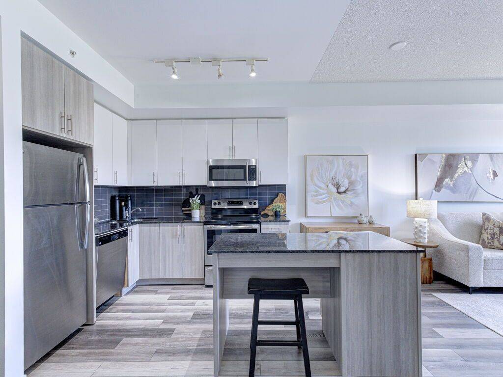 1284 Guelph Line #305, Burlington, ON L7P 0T9