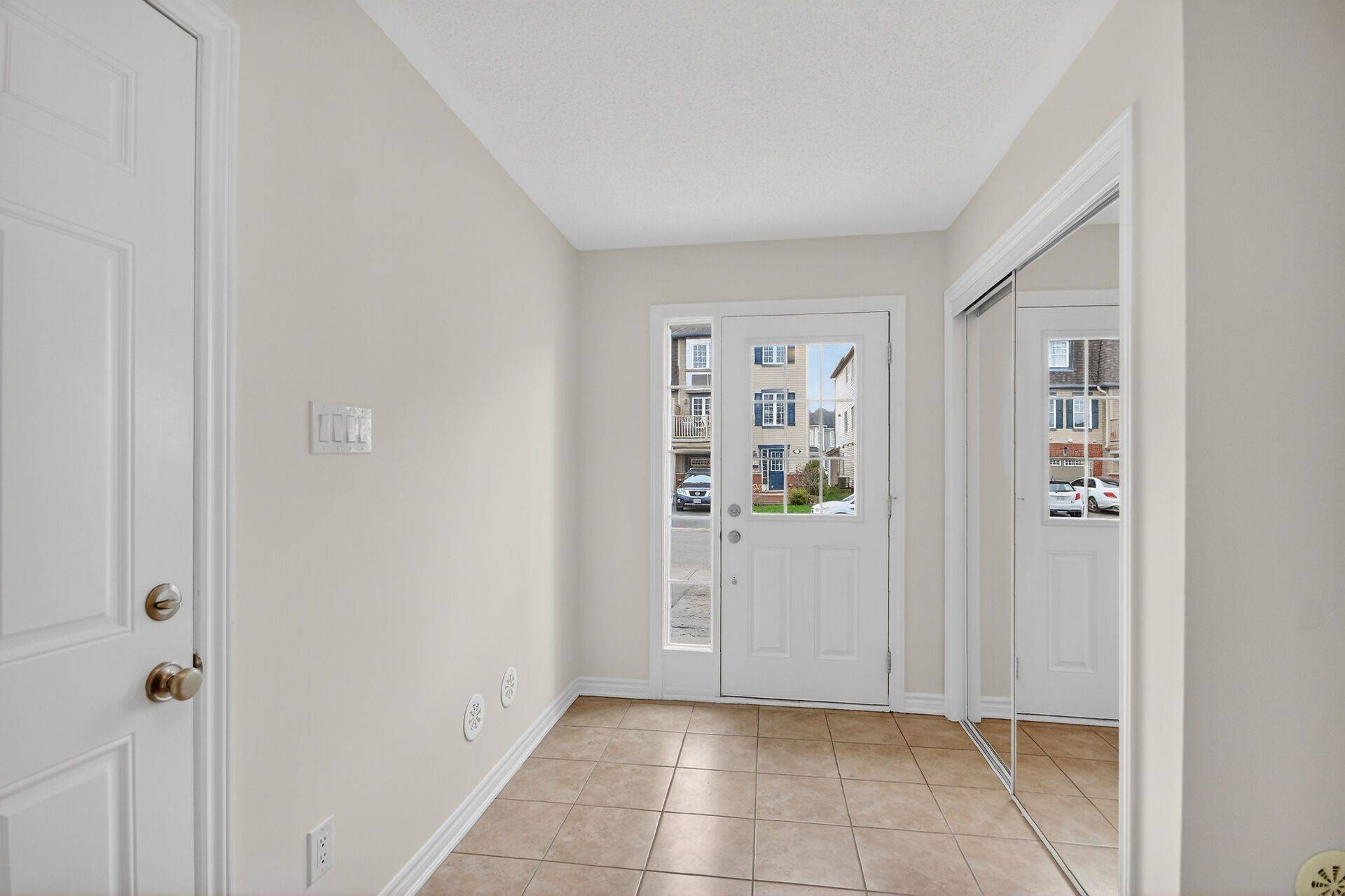 342 Sweet Grass CIR, Barrhaven, ON K2J 5W9