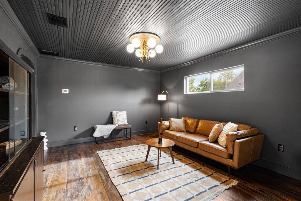 404 W Oak Street, Decatur, TX 76234
