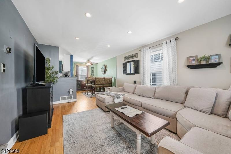 684 Colgate Ave, Perth Amboy City, NJ 08861
