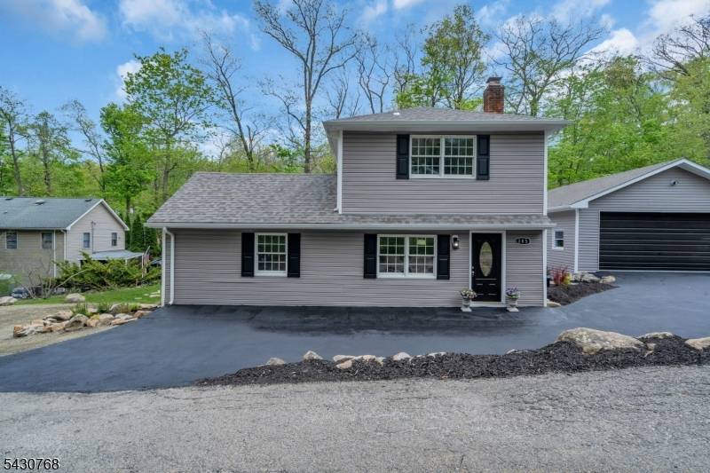 385 Maxim Dr, Hopatcong Boro, NJ 07843