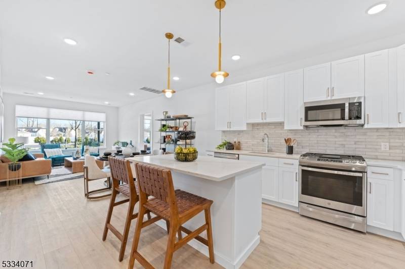 518 Vosseller Ave #117, Bound Brook Boro, NJ 08805