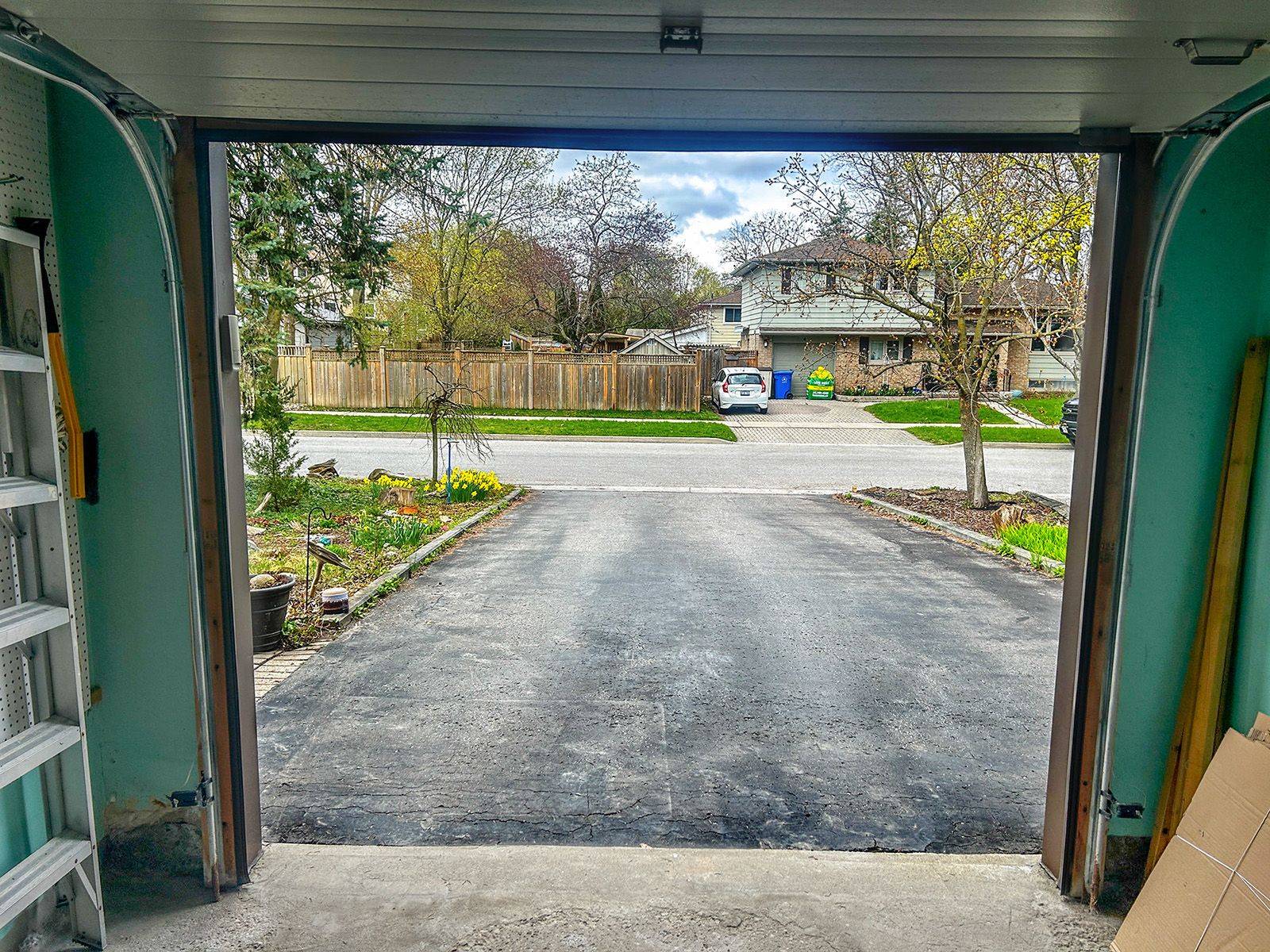 9 Birch CT, Aurora, ON L4G 3K1