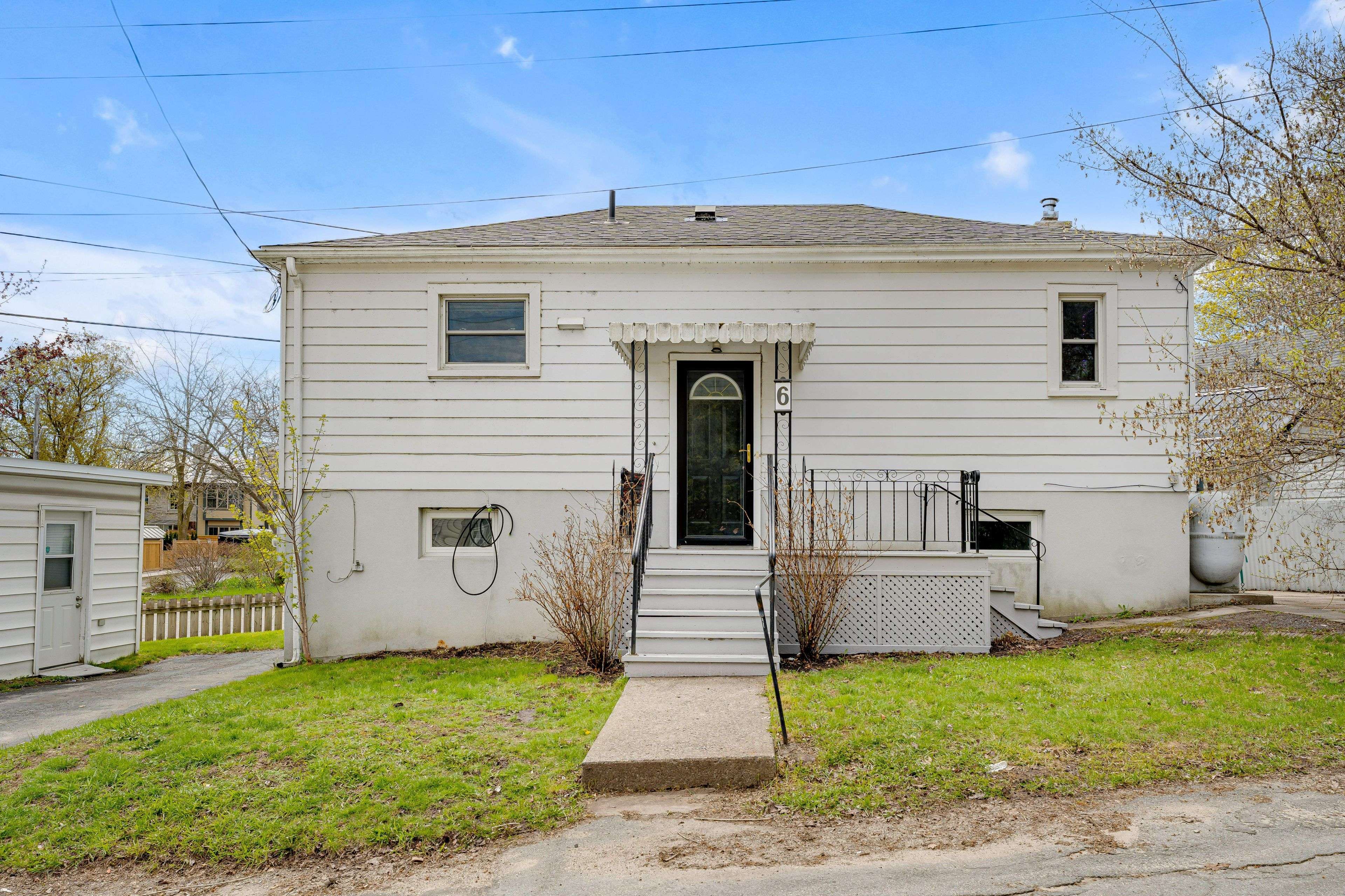 6 Baiden ST, Kingston, ON K7M 2J6