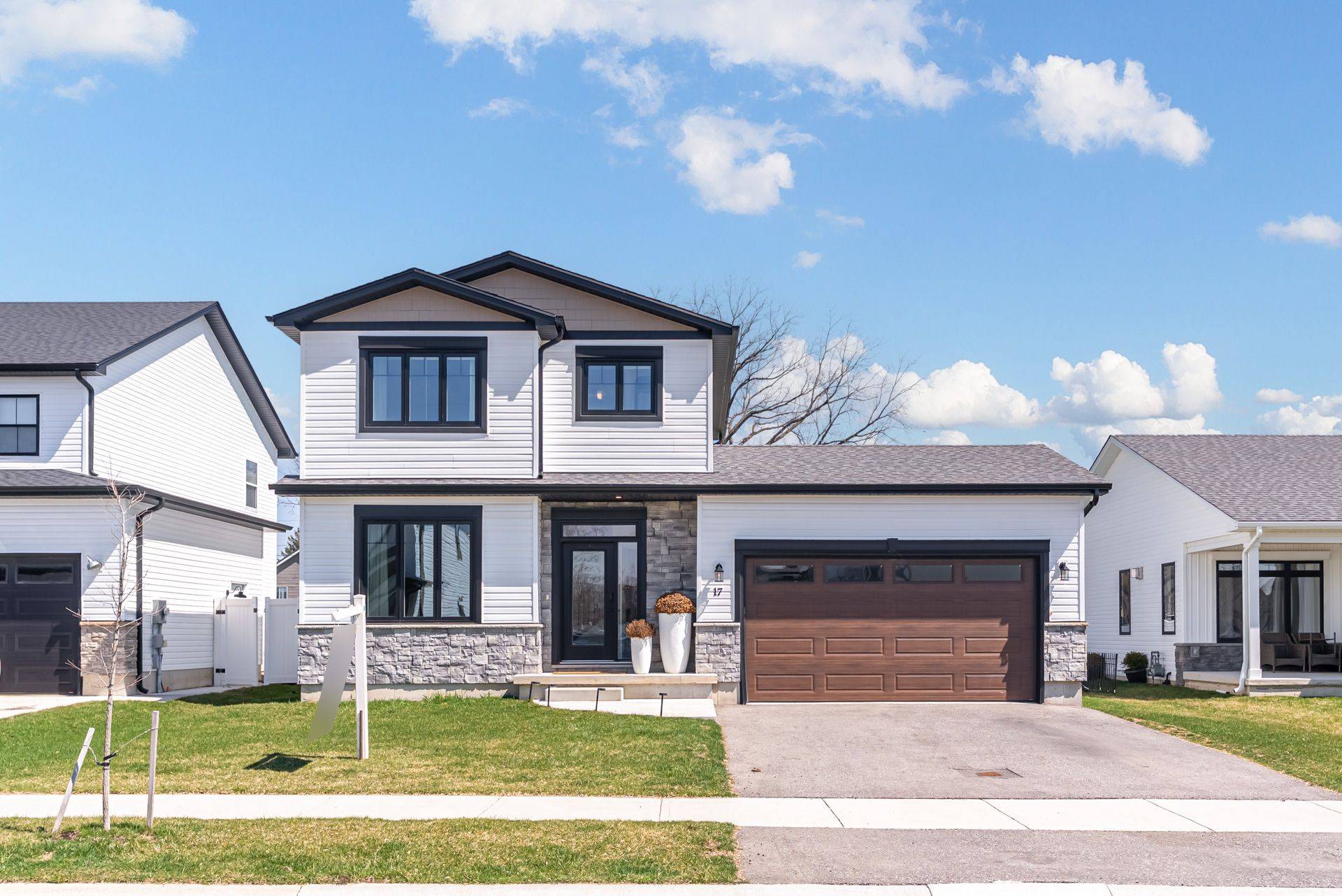 17 Helen CT, Central Elgin, ON N0L 1B0