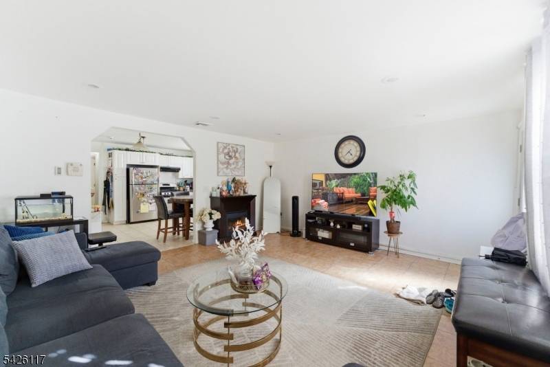 270 Westervelt Pl, Lodi Boro, NJ 07644