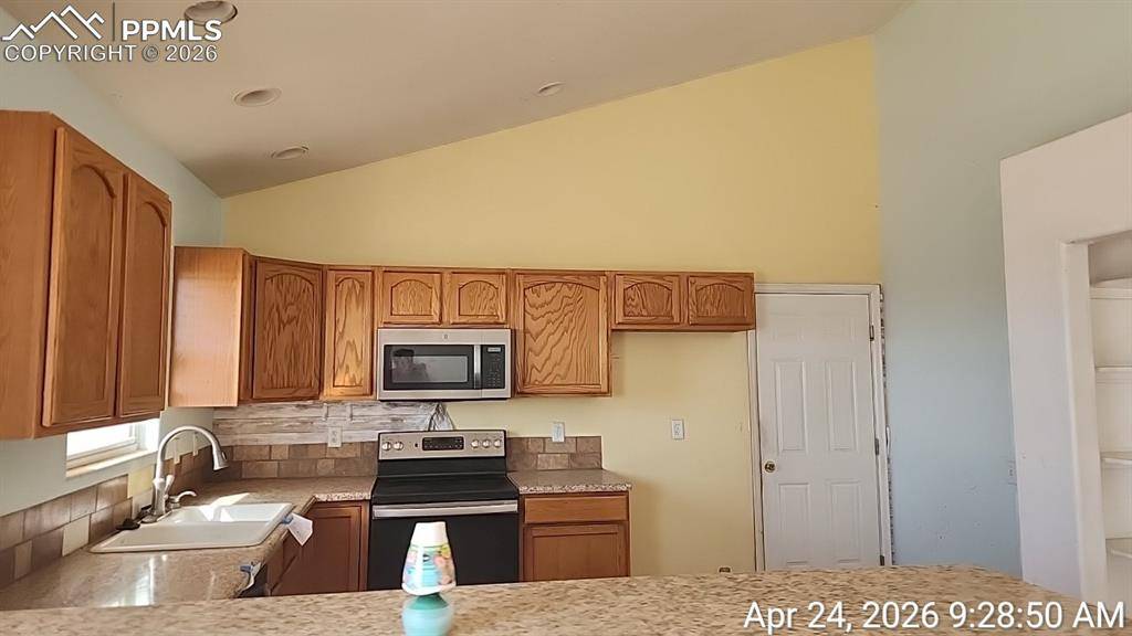 1695 E Buffalo LN, Pueblo, CO 81007