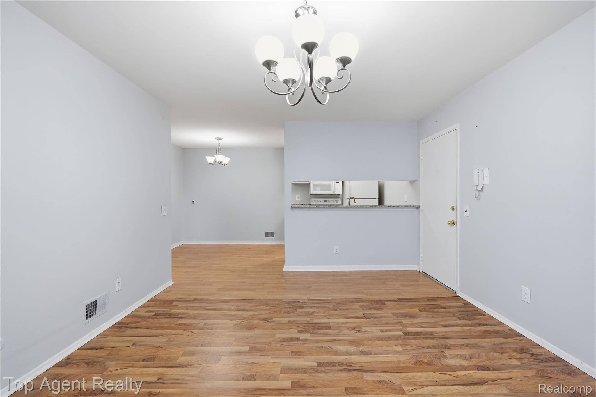 11810 Ina DR #70, Sterling Heights, MI 48312