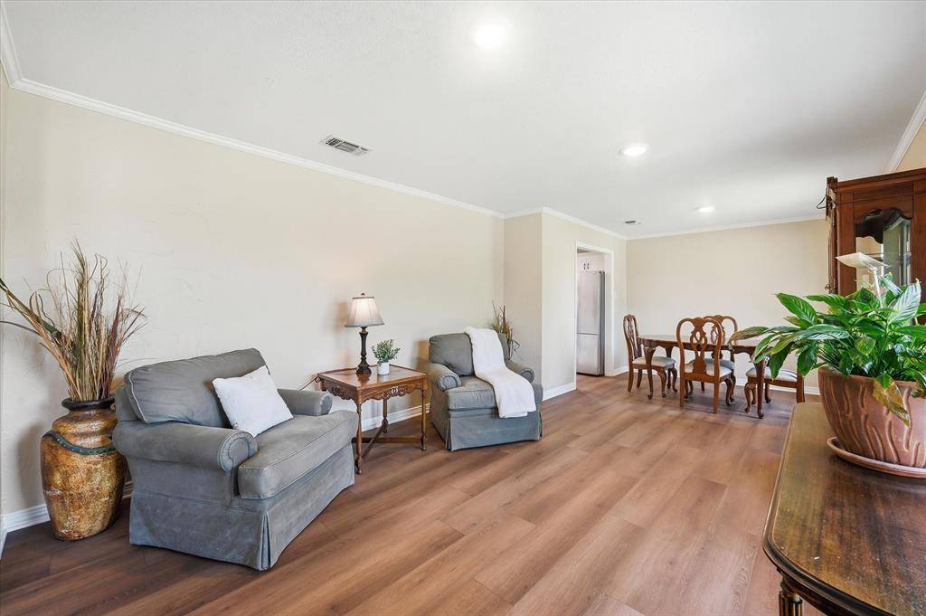 628 Robindale Court, Bedford, TX 76022