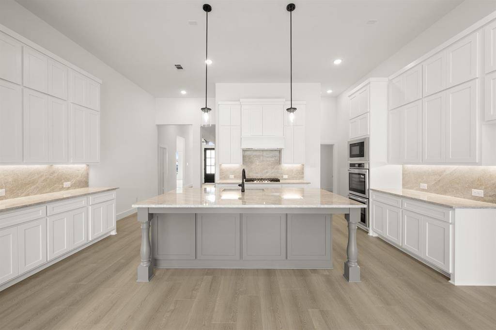 316 Autry Drive, Burleson, TX 76028