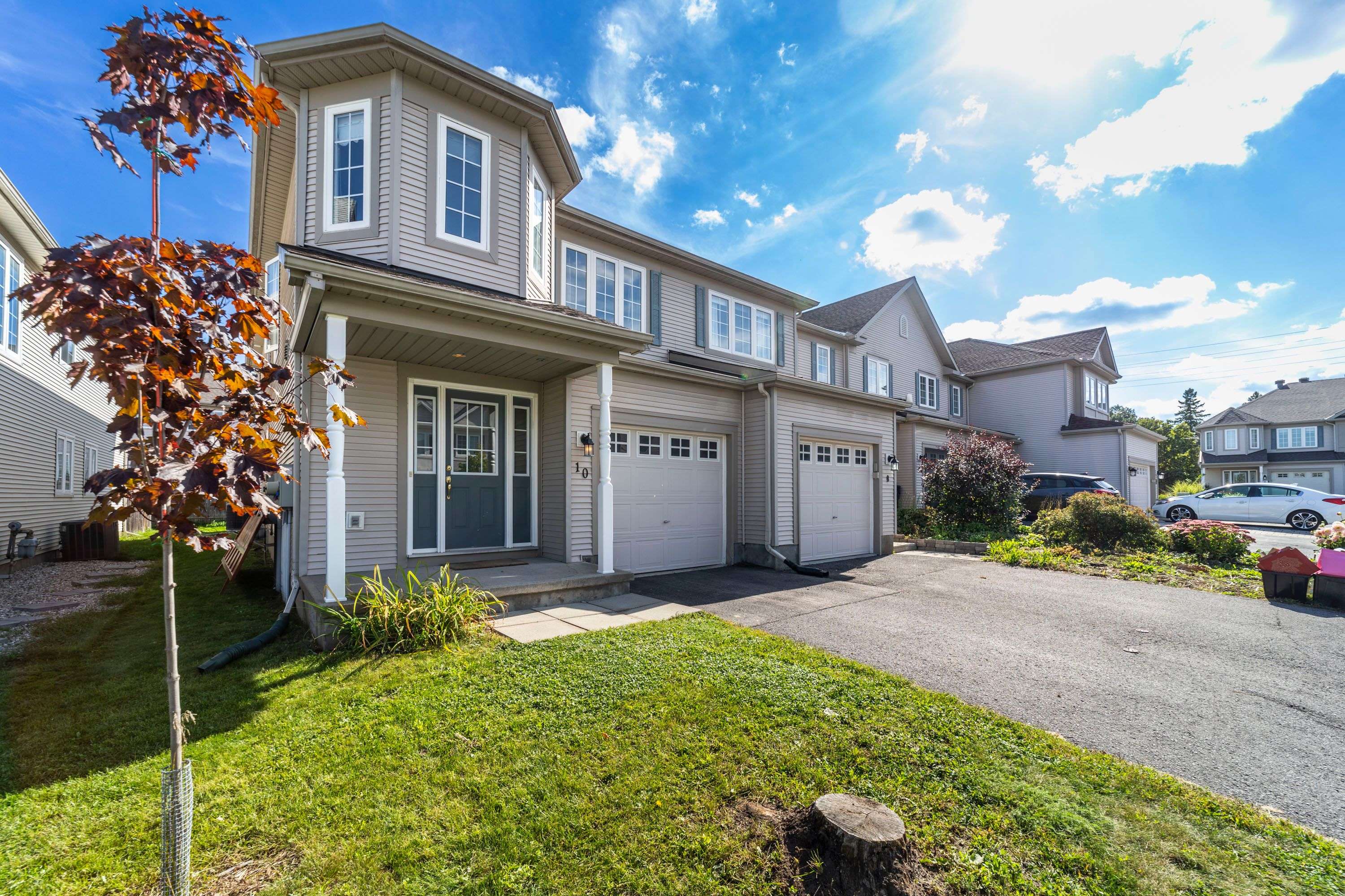 10 Fieldberry Private, Barrhaven, ON K2J 5E7