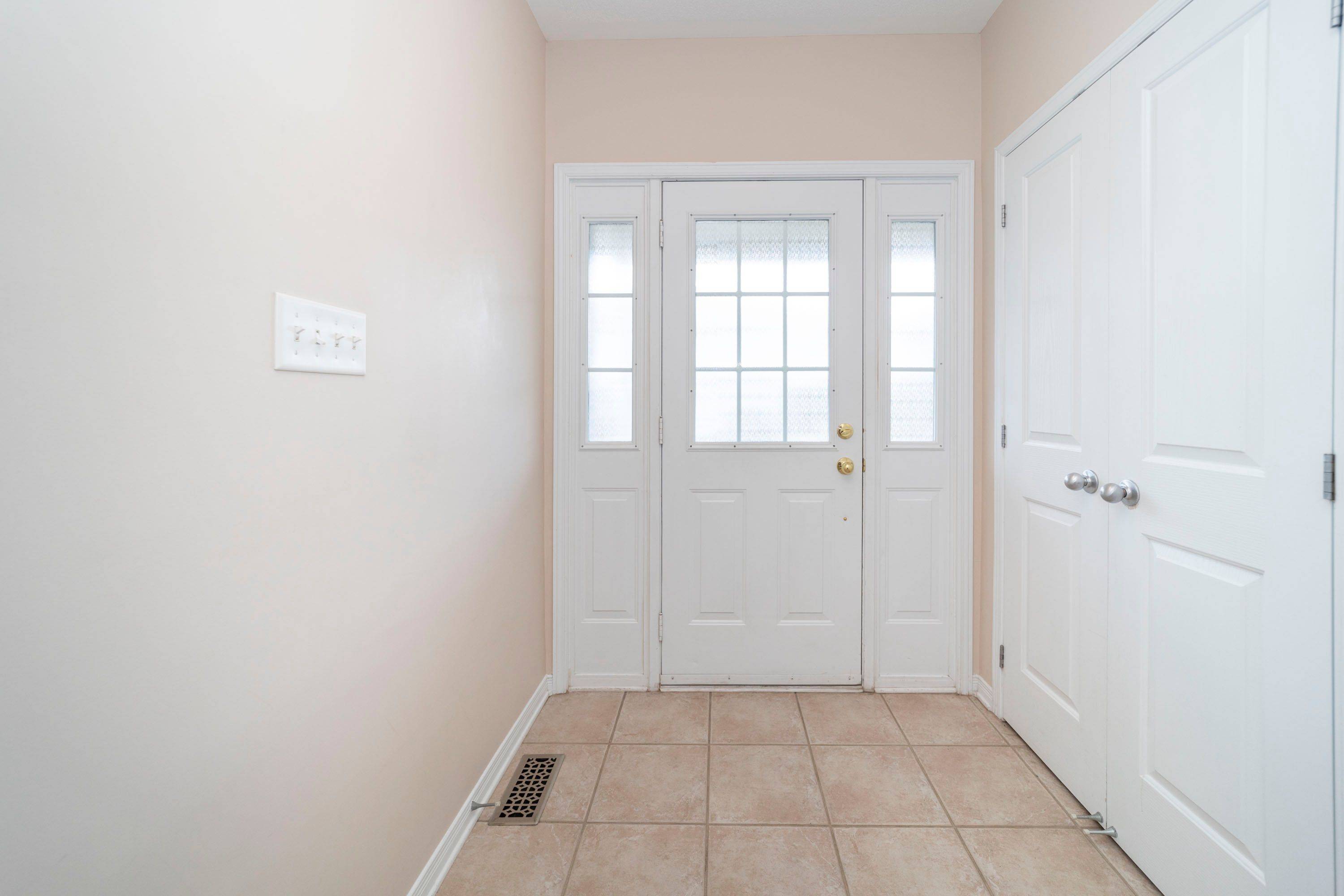 10 Fieldberry Private, Barrhaven, ON K2J 5E7