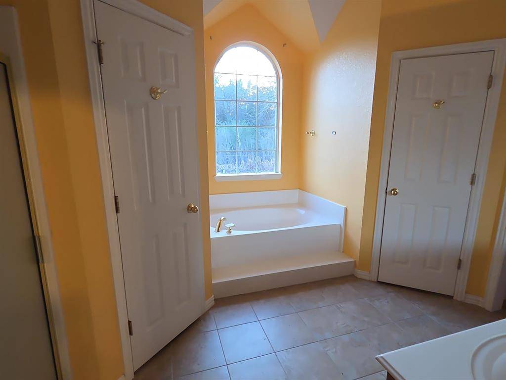 802 Justin Court, Keene, TX 76059