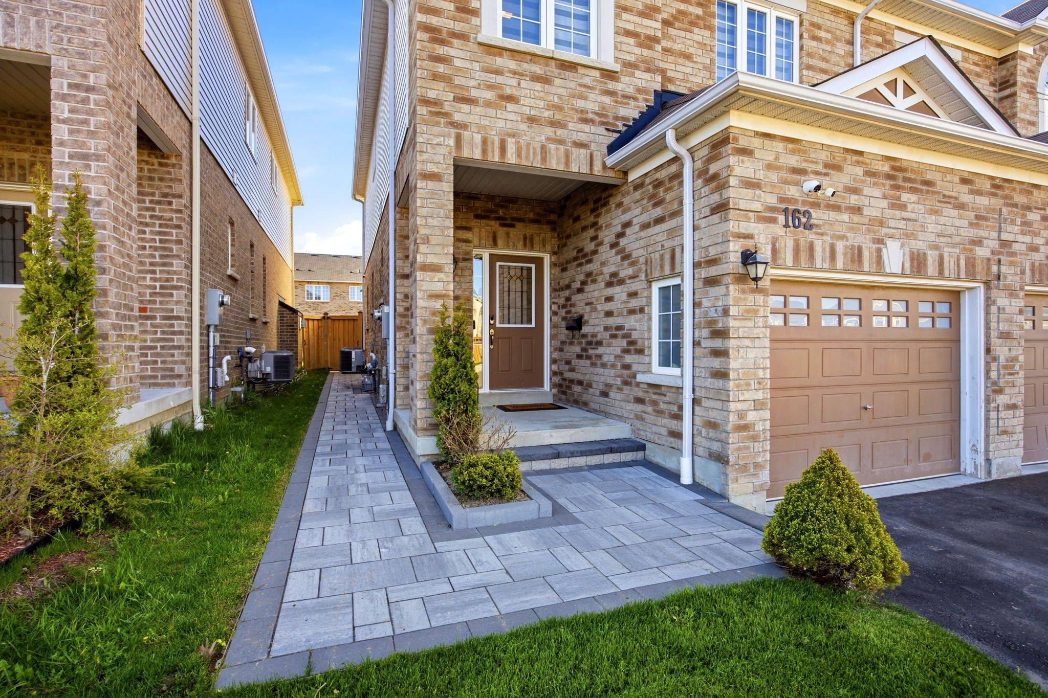 162 Leney ST, Ajax, ON L1Z 0T6