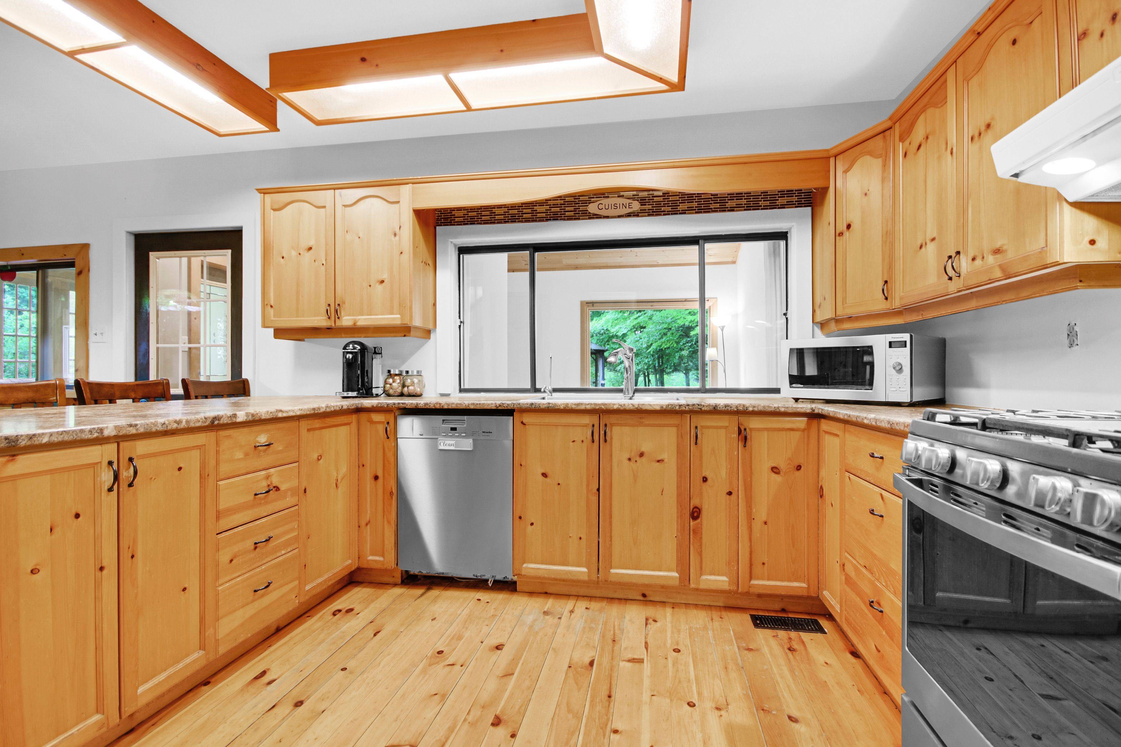 828 Ashby RD, Lanark Highlands, ON K0G 1K0