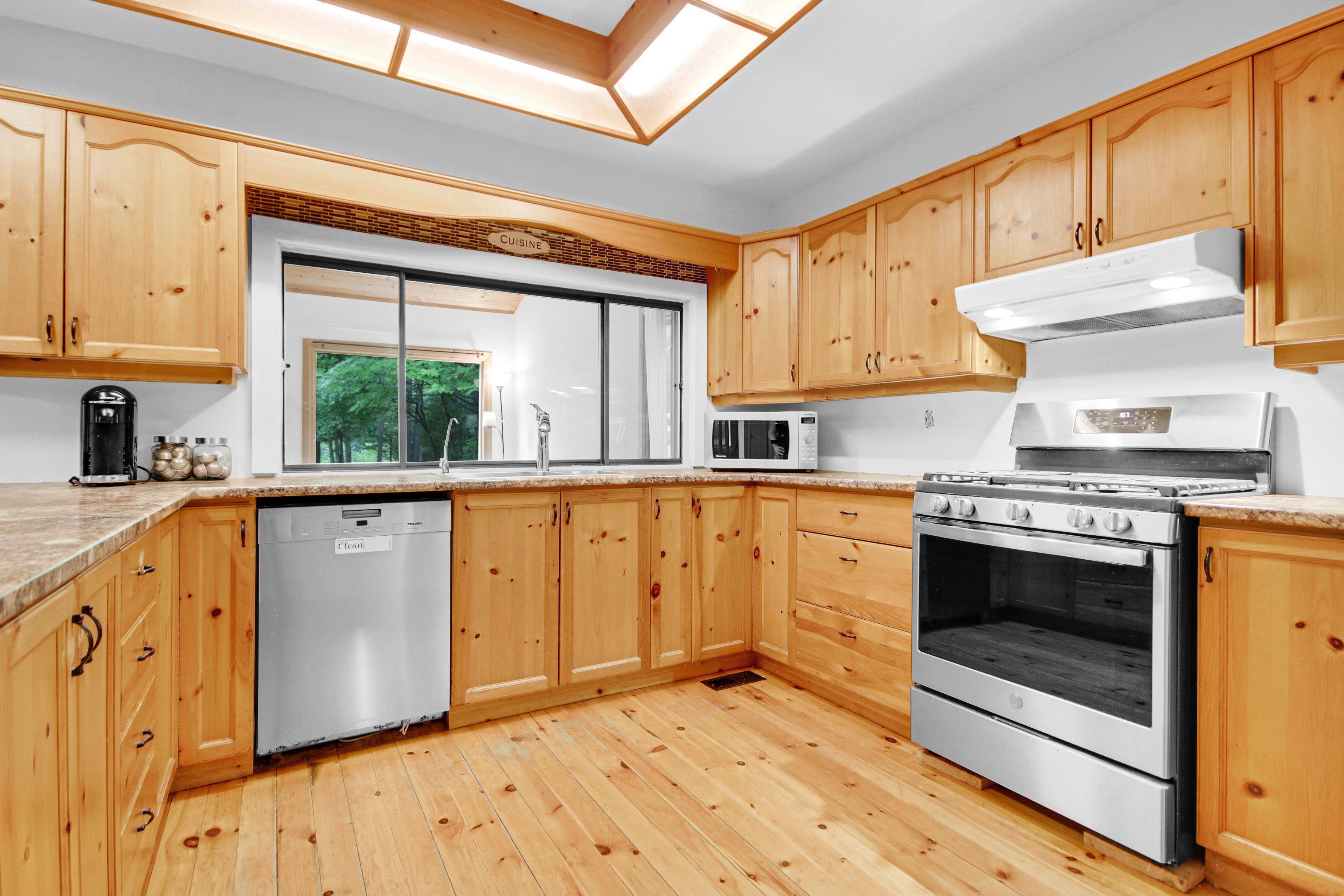 828 Ashby RD, Lanark Highlands, ON K0G 1K0