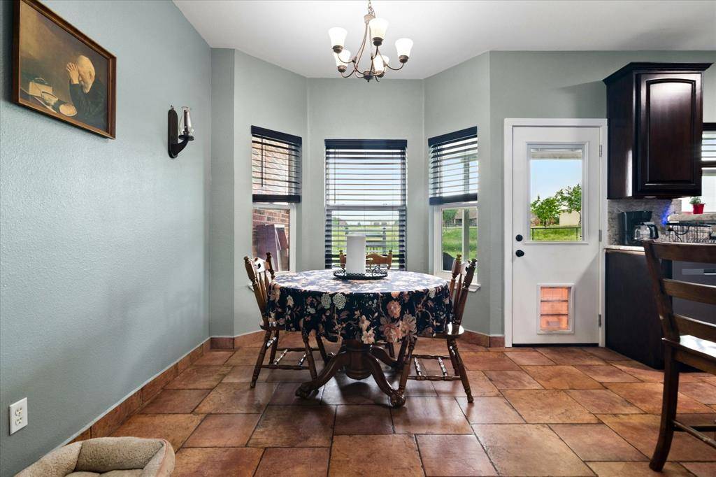 6005 Hawkeye Road, Krum, TX 76249