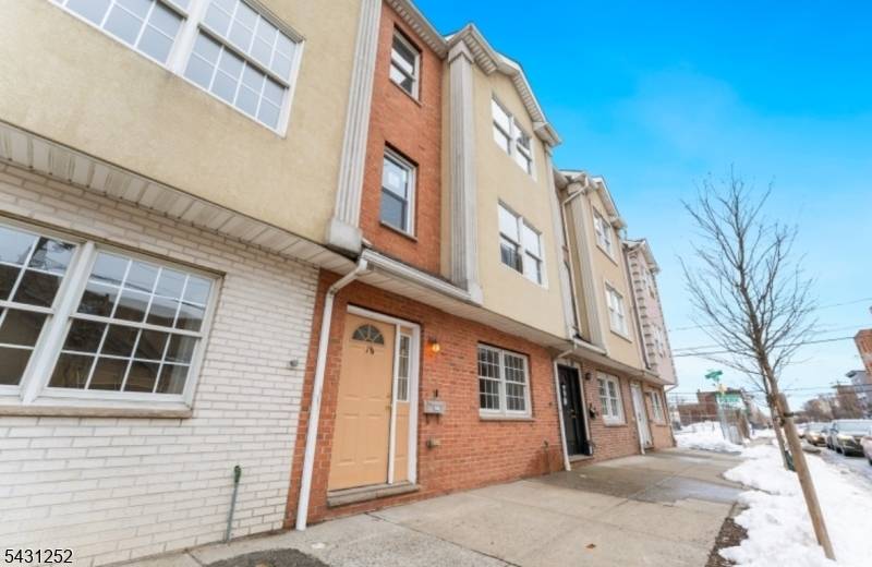 18 E Kinney St, Newark City, NJ 07102