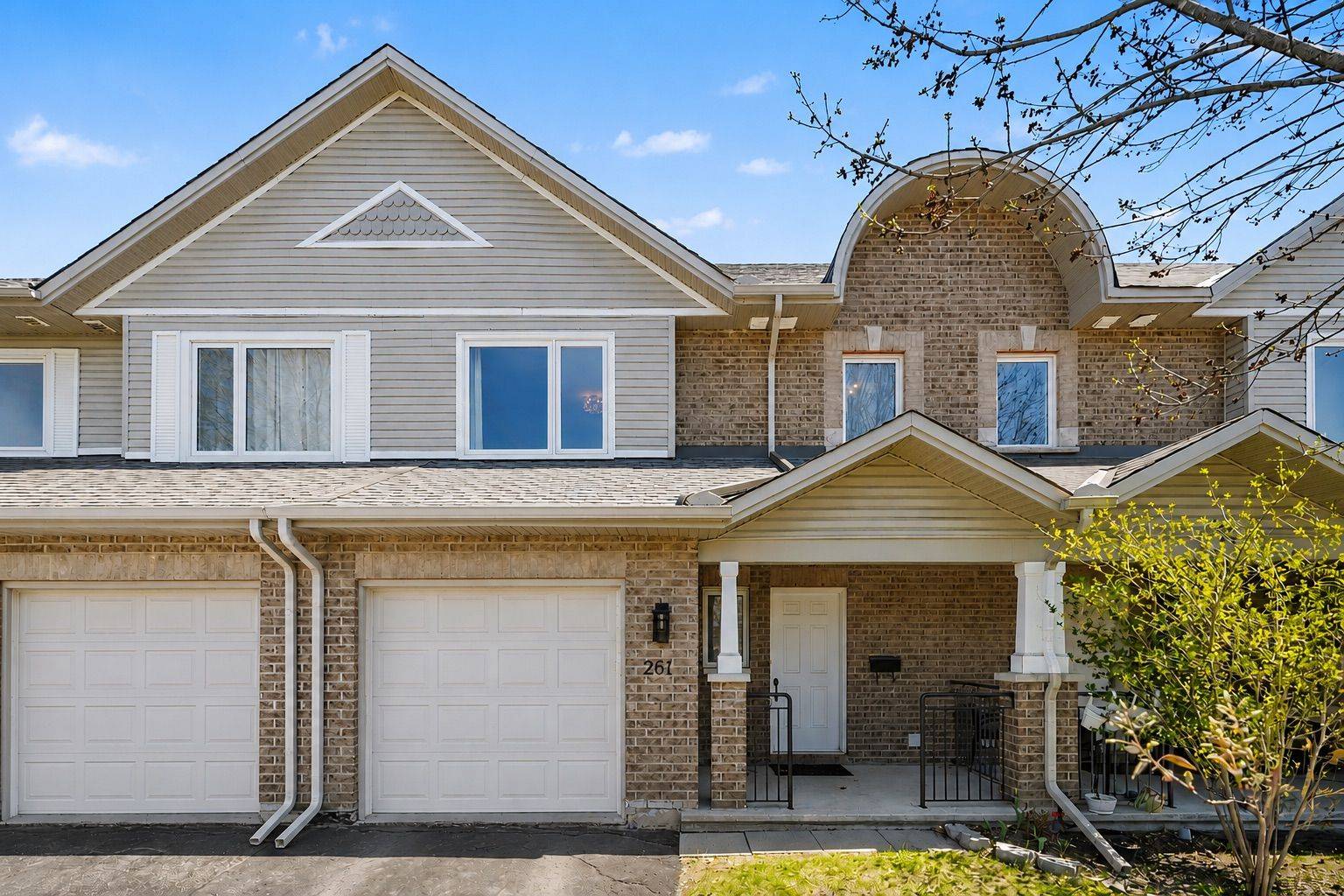 261 Parkin CIR, Blossom Park - Airport And Area, ON K1T 4G8
