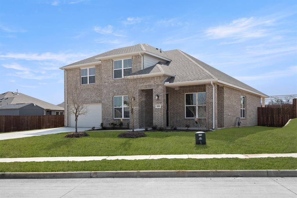 808 Stone Eagle Drive, Azle, TX 76020