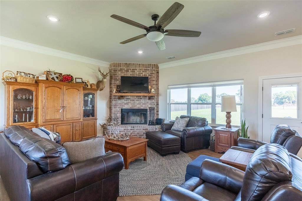 174 Windmill Crossing Road, Ovalo, TX 79541