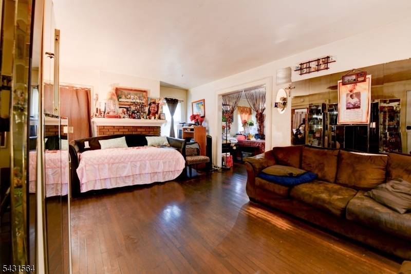 147 4Th Ave, East Orange City, NJ 07017