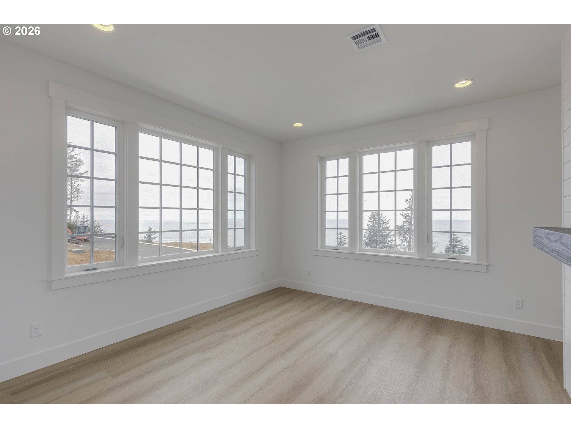 401 NE MOONWAKE LN #14, Depoe Bay, OR 97341
