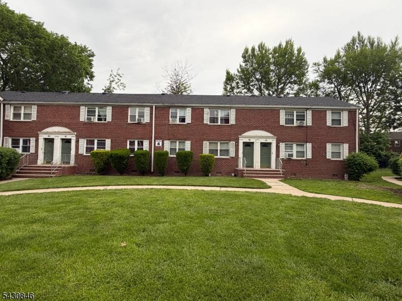 16A Carolyn Ter, Roselle Boro, NJ 07203