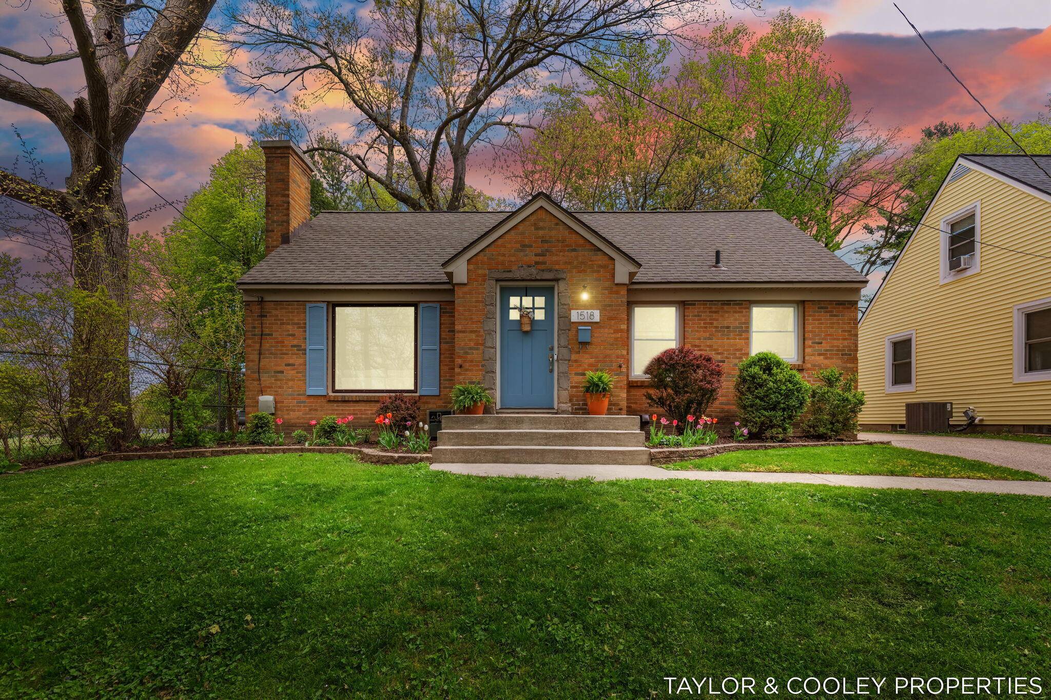 1518 Gladstone DR SE, City Of Grand Rapids, MI 49506