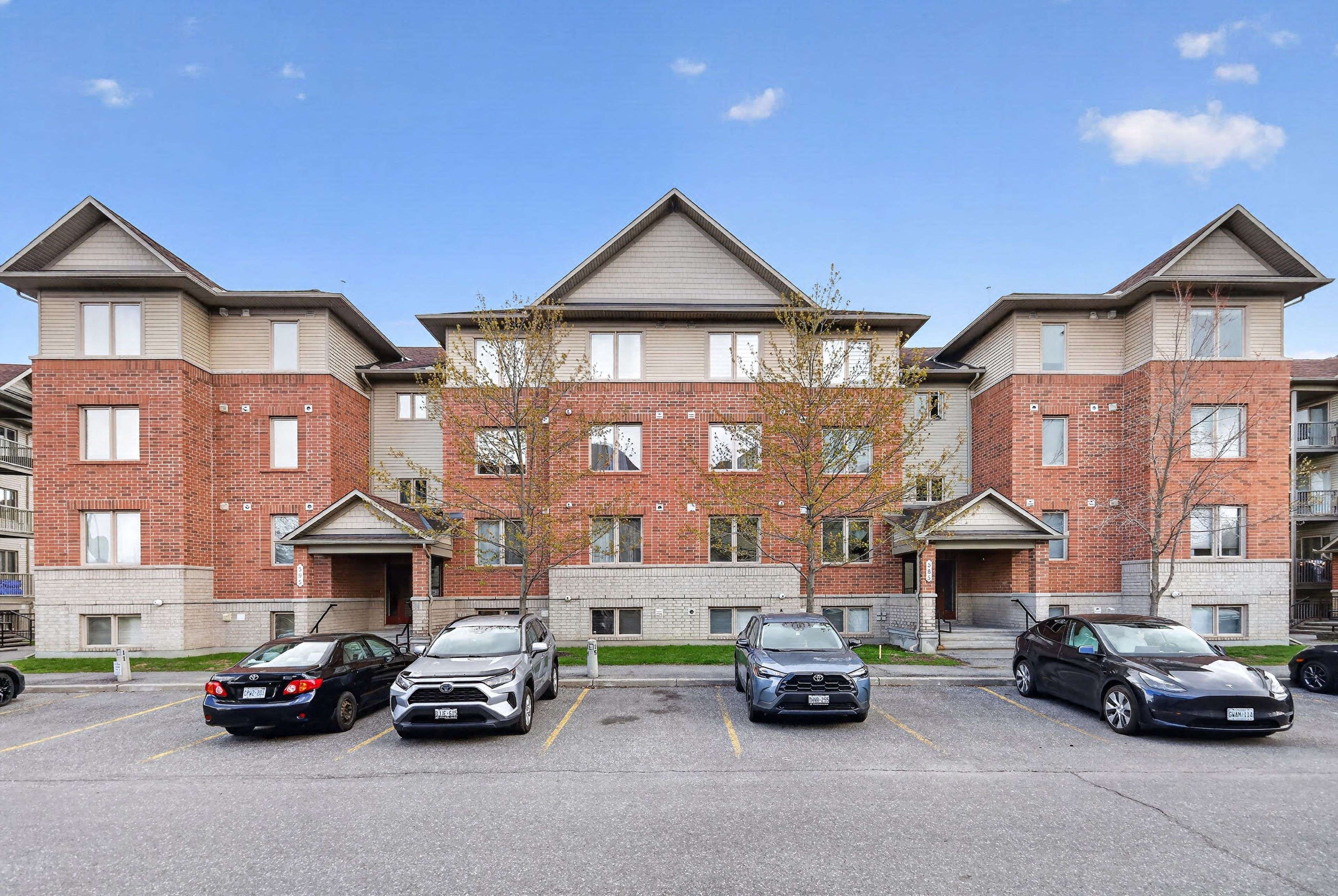 585 Stonefield Private #3, Barrhaven, ON K2G 4R5