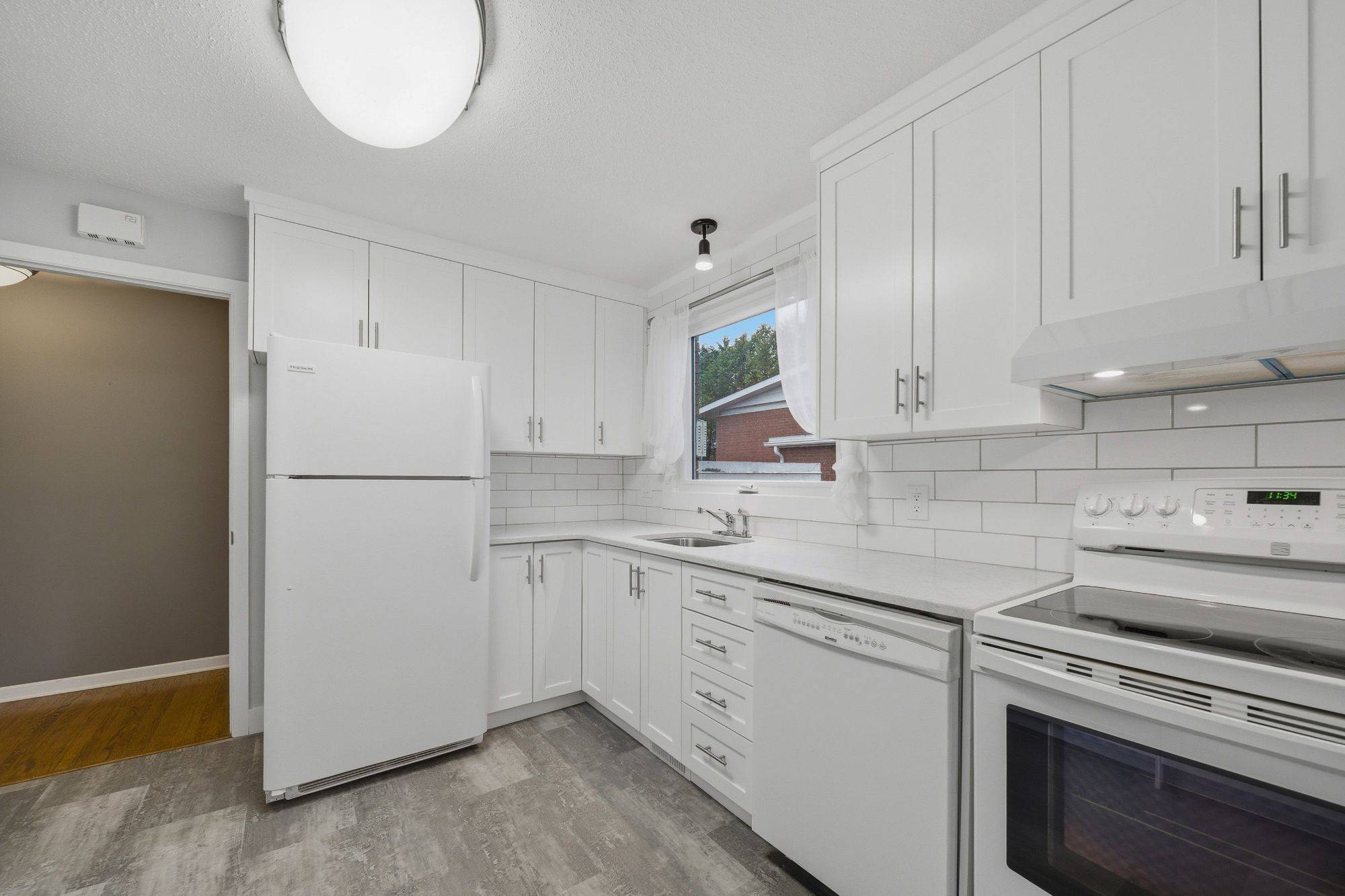 69 Woodmount CRES, Cityview - Parkwoods Hills - Rideau Shore, ON K2E 5P9