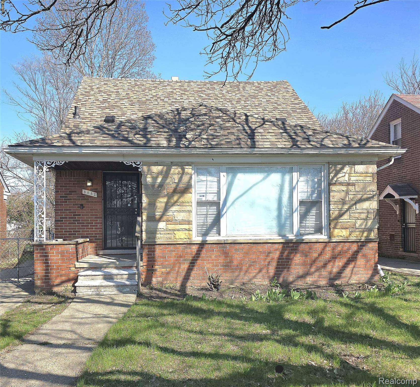 8882 Grandville AVE, Detroit, MI 48228