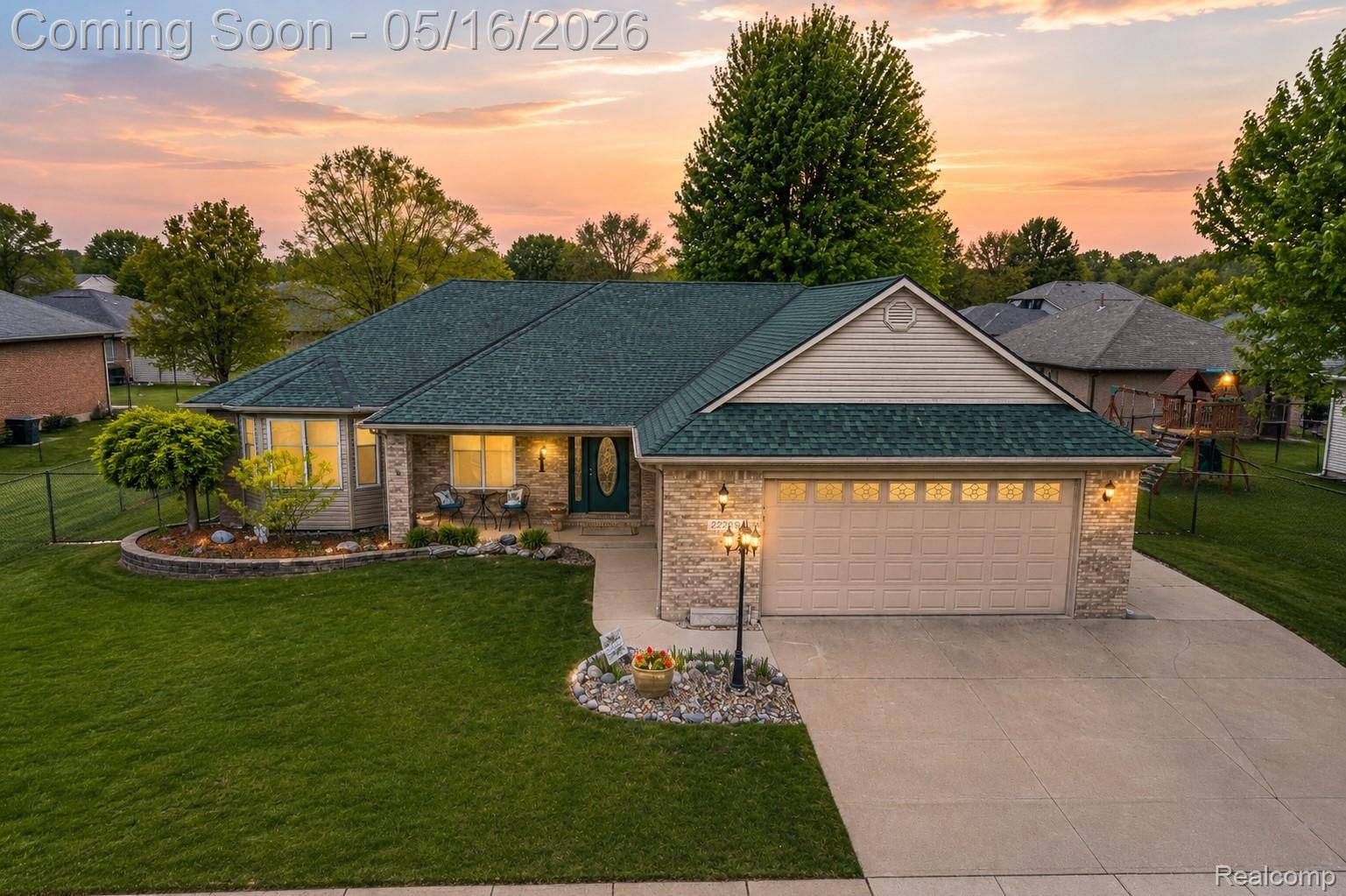 22280 John Deere LN, Macomb Township, MI 48044