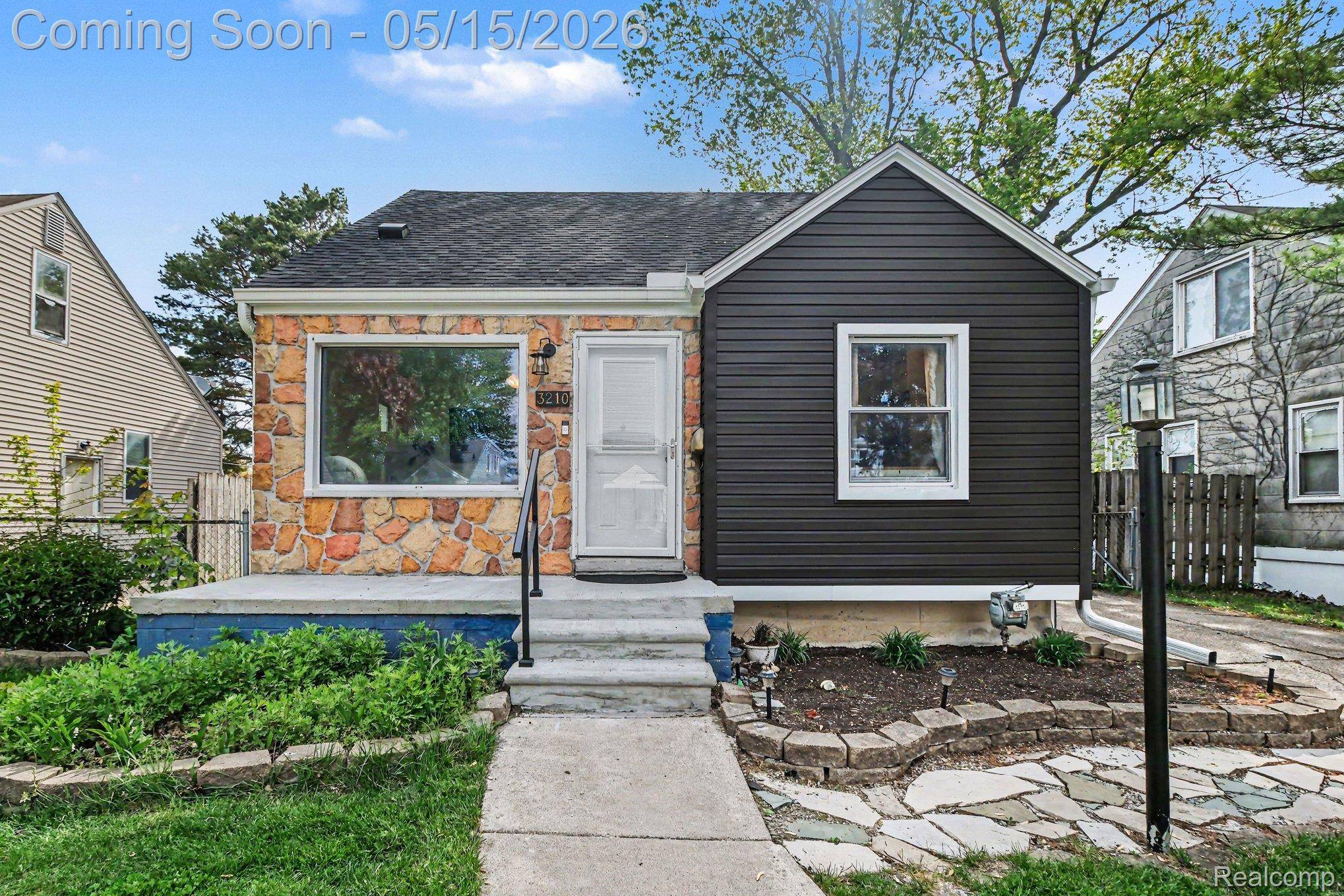 3210 N Wilson AVE, Royal Oak, MI 48073