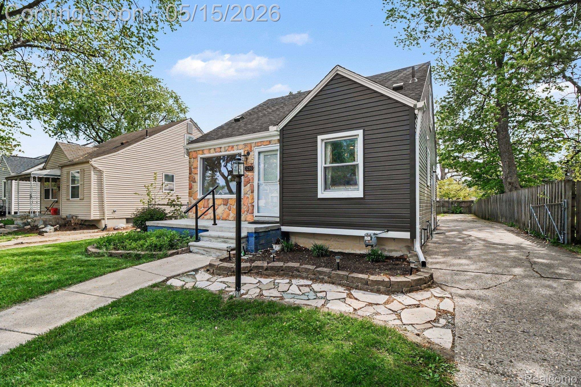 3210 N Wilson AVE, Royal Oak, MI 48073
