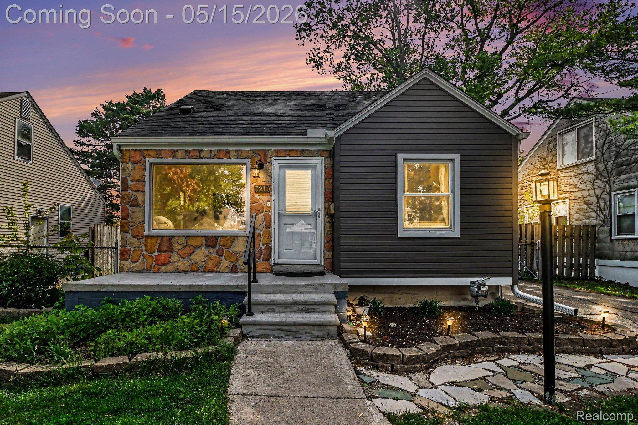 3210 N Wilson AVE, Royal Oak, MI 48073
