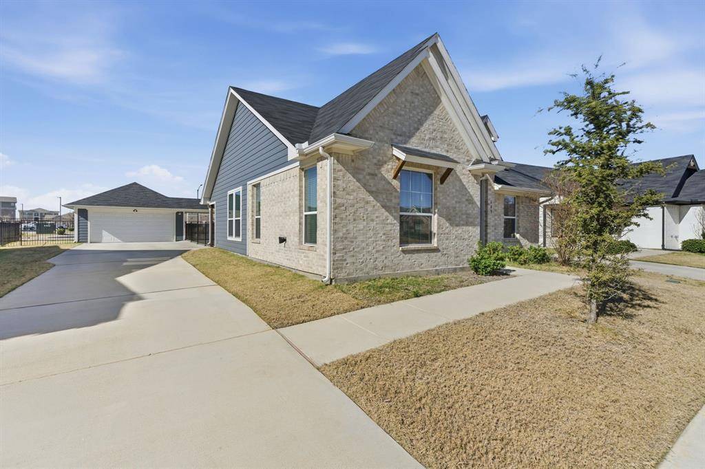 649 Charlotte Lane, Burleson, TX 76028