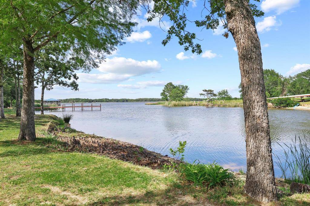 7406 Lakeview Drive, Bonham, TX 75418